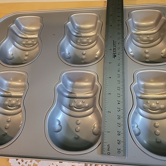 Pair of Snowman Non-stick Cake Pan Large & Medium - Picture 5 of 8
